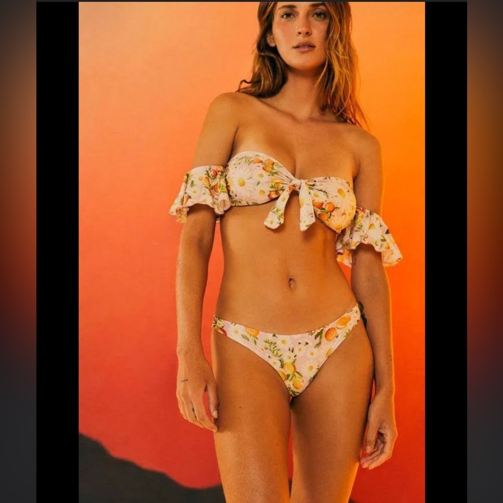 FARM Rio Tangerine Dream Femme Floral Bikini with Ruffled Details Size Small